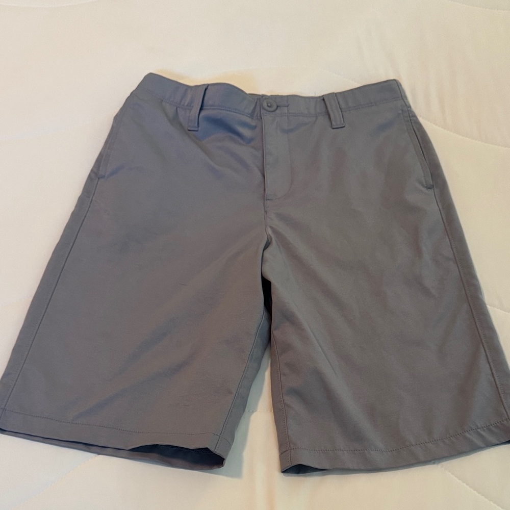 Under Armour boys Gray Flat Front golf Shorts
